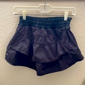 Lululemon black skort size 8